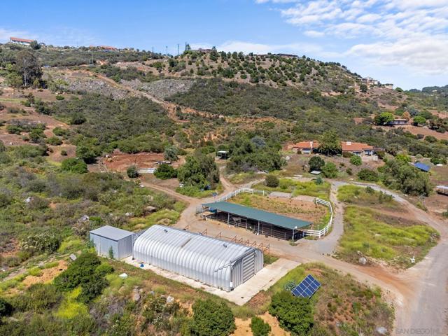 27615 Alps Ln, Escondido CA: https://media.crmls.org/mediaz/b10895cd-c3e4-4fff-a68e-784a53ffc226.jpg