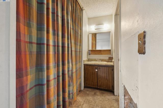 220 PEMBROKE DRIVE, Vallejo CA: https://media.crmls.org/mediaz/b108a29f-7297-4ef2-8060-7b731715641e.jpg