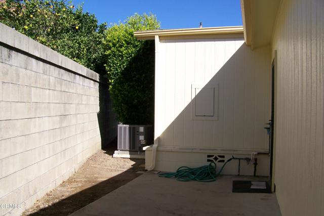 975 W Telegraph Road, Santa Paula CA: https://media.crmls.org/mediaz/b10991b2-5bba-4ed7-830e-38533fc5d4e2.jpg