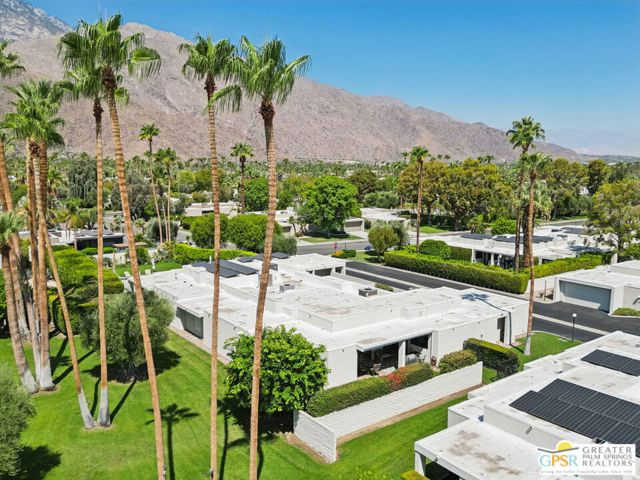 1445 Via Isla, Palm Springs CA: https://media.crmls.org/mediaz/b109aebe-dfba-40d4-a243-d6e91a3e2757.jpg