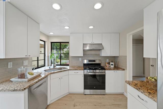 3664 Thrush Terrace, Fremont CA: https://media.crmls.org/mediaz/b10a2e9e-a78f-4183-8001-09ace1fc3da4.jpg