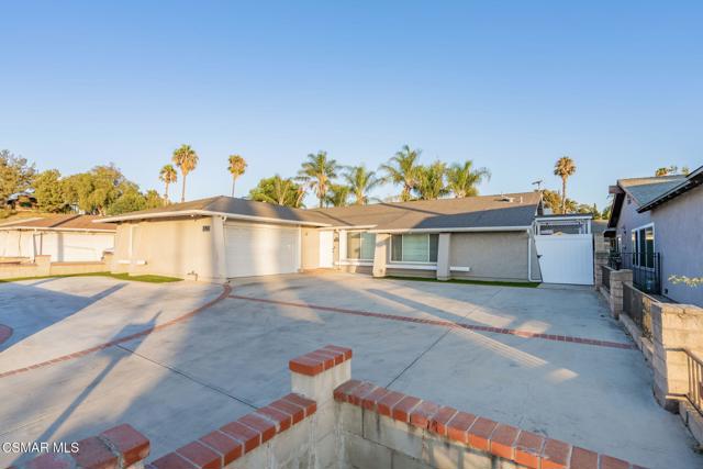 2760 Royal Avenue, Simi Valley CA: https://media.crmls.org/mediaz/b10a7812-c10b-4c66-b71c-cd7697cf6cf2.jpg