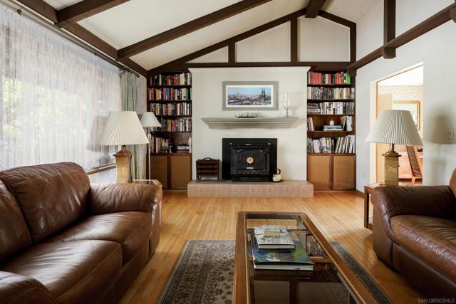 8550 Roach Drive, La Mesa CA: https://media.crmls.org/mediaz/b10ad49c-bb97-48aa-82e2-88bb1dd90505.jpg