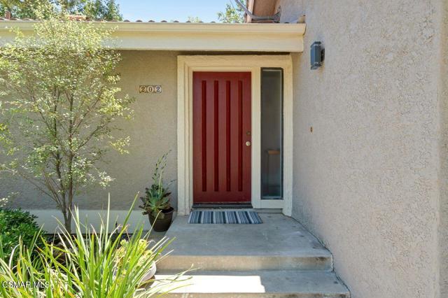 202 Estrellita Lane, Oak Park CA: https://media.crmls.org/mediaz/b10af44b-c813-450d-919b-cdda52084177.jpg