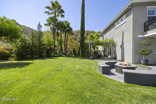 1915 Hazel Nut Court, Agoura Hills CA: https://media.crmls.org/mediaz/b10b0475-6c0c-4c9f-b942-721225512fda.jpg