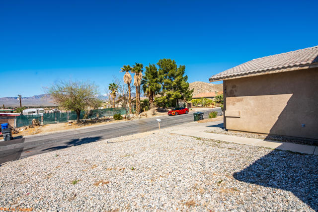 9210 Calle Barranca, Desert Hot Springs CA: https://media.crmls.org/mediaz/b10b340d-f16b-4d60-bd1d-bcedd88a42b6.jpg