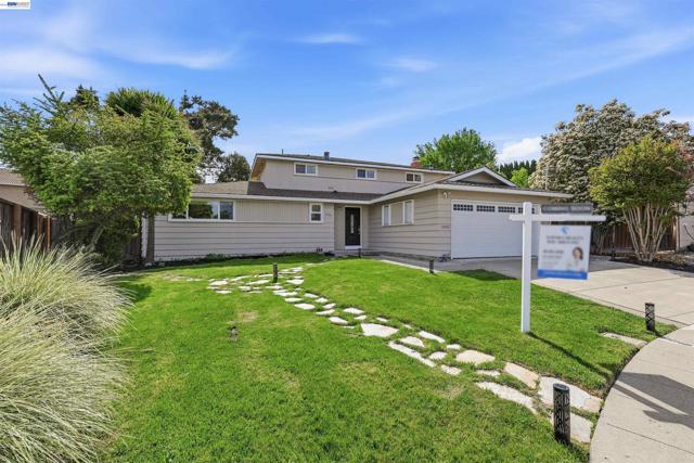 11593 Ladera Ct, Dublin CA: https://media.crmls.org/mediaz/b10b92ad-65da-4277-98f5-8d2030f0b3fe.jpg