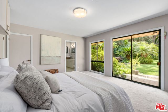 515 Warner Avenue, Los Angeles CA: https://media.crmls.org/mediaz/b10bf9a0-a809-41a2-82cb-1ccda17193f3.jpg