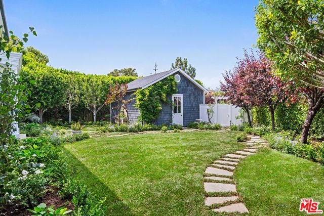 28870 Hampton Place, Malibu CA: https://media.crmls.org/mediaz/b10c397d-b020-4806-a415-83c2b36862e7.jpg