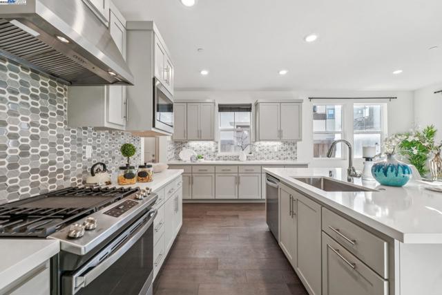 37898 Seafarer Road, Newark CA: https://media.crmls.org/mediaz/b10c7f1e-6ec4-4477-84b0-fb8cf4cb8c24.jpg