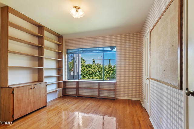 Detail Gallery Image 14 of 30 For 17835 Tarzana St, Encino,  CA 91316 - 4 Beds | 3 Baths