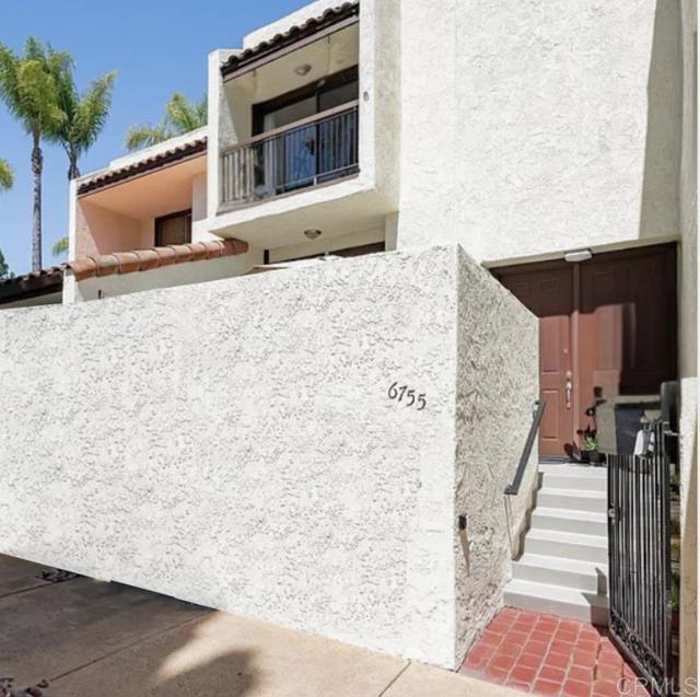 6755 Caminito Del Greco, San Diego CA: https://media.crmls.org/mediaz/b10d5e3a-613a-4283-81e1-d8607acbc0c0.jpg