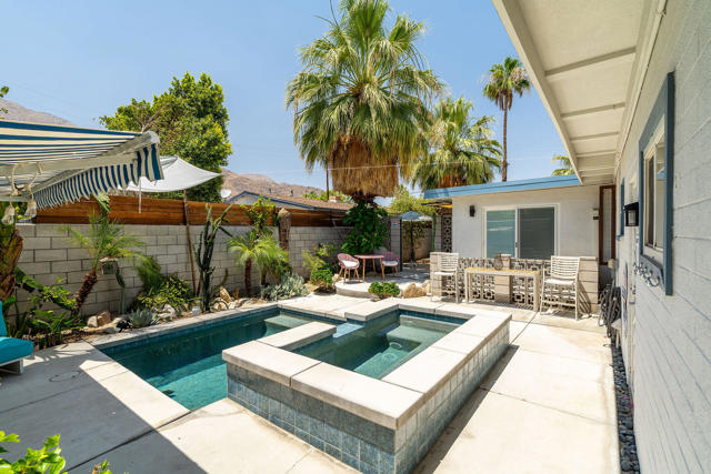 689 E Camino Parocela, Palm Springs CA: https://media.crmls.org/mediaz/b10da79d-1541-45ca-bbdc-48fbc972aef3.jpg