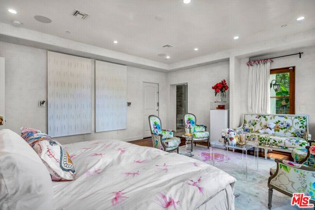 3110 Benedict Canyon Drive, Beverly Hills CA: https://media.crmls.org/mediaz/b10e52f8-a5e4-4275-b247-9a19d5958094.jpg