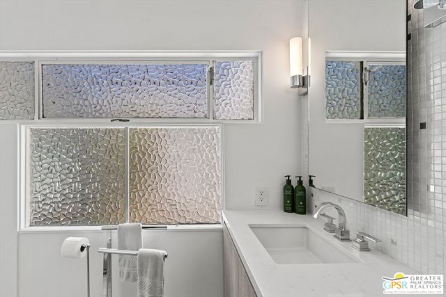 1279 S Driftwood Drive, Palm Springs, CA 92264
