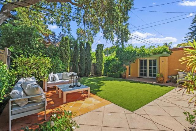 1021 Elm Street, San Carlos CA: https://media.crmls.org/mediaz/b1106b8e-3da3-44e5-b6c3-a0d082cdc0db.jpg