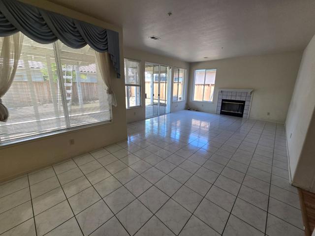 1204 Pickford Way, Salinas CA: https://media.crmls.org/mediaz/b111e603-68e8-4ead-8409-5931540b82aa.jpg