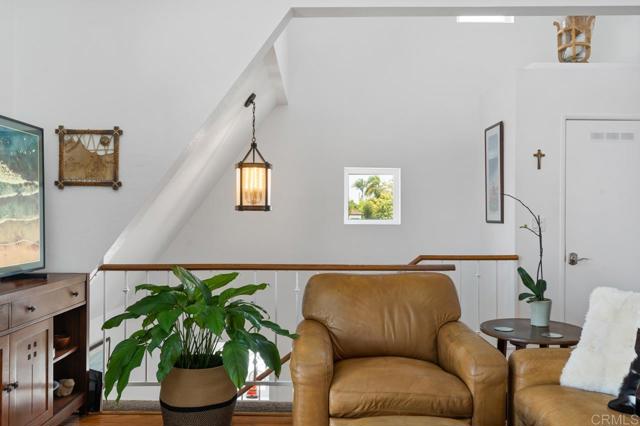 374 Orange Avenue, Coronado CA: https://media.crmls.org/mediaz/b11200d8-0c8f-4176-8064-ba9ba5f3969c.jpg