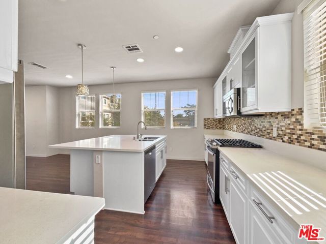 14114 West Oak Lane photo 4