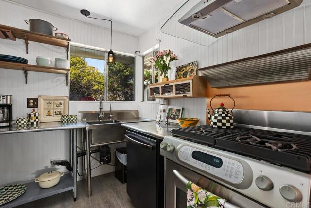 1529 Temple Heights Drive, Oceanside CA: https://media.crmls.org/mediaz/b1129805-819d-4ab5-b827-1283a925db3a.jpg