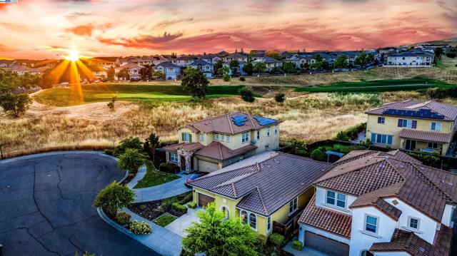 2715 Palatino Ct, Dublin CA: https://media.crmls.org/mediaz/b1129e73-deb9-4025-bcdd-1662005ffcc3.jpg