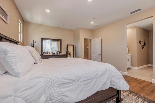 2340 Hibiscus Drive, Hollister CA: https://media.crmls.org/mediaz/b112e6a8-0f70-4da6-a27e-9d537ac3bab5.jpg