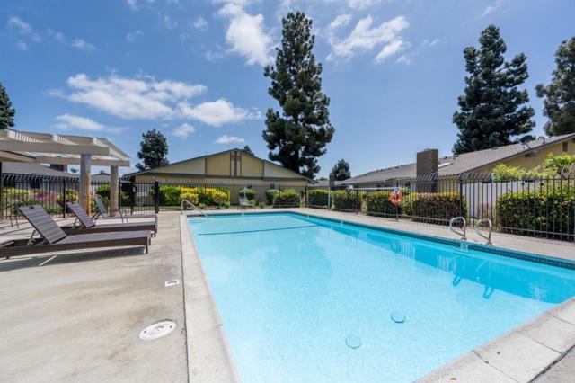 3575 Guava Way, Oceanside CA: https://media.crmls.org/mediaz/b112ecf2-5695-47db-b2a9-6401af46b511.jpg