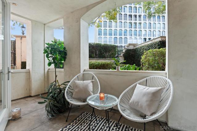 1040 Genter St, La Jolla CA: https://media.crmls.org/mediaz/b113b705-3307-49d1-acf3-5abf50eb87c0.jpg