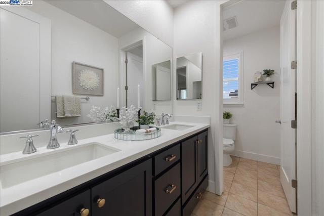 4026 Chalk Hill Way, Dublin CA: https://media.crmls.org/mediaz/b113d54e-10ee-476d-ae7e-e18900f02ba6.jpg