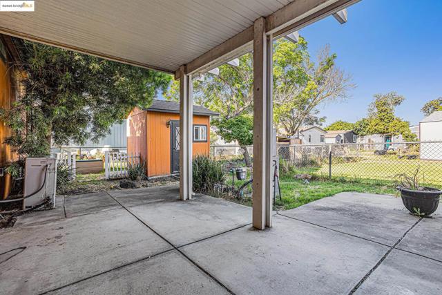 345 Benet Ct, Bethel Island CA: https://media.crmls.org/mediaz/b1143ea8-8234-4e1a-9626-c8fa3b7200dd.jpg