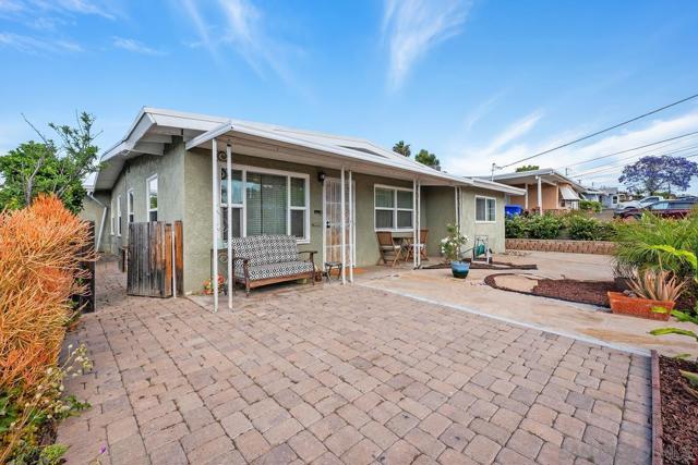 3861 Demus St, San Diego CA: https://media.crmls.org/mediaz/b11465b0-13d7-48fd-9917-2957c2bf3565.jpg