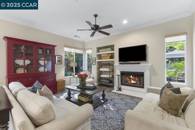 82 BEAR PLACE, Clayton CA: https://media.crmls.org/mediaz/b114aef0-60ab-4382-8337-d00f87949e4c.jpg