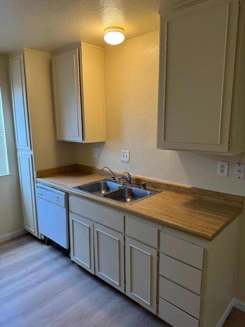1545 Boyle Court, Salinas CA: https://media.crmls.org/mediaz/b116814b-1aaa-4b0e-bddc-ff51c912b2ff.jpg