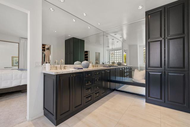 49 Mission Palms E Drive, Rancho Mirage CA: https://media.crmls.org/mediaz/b116f3b2-d908-43dc-b891-07bf14944aa9.jpg