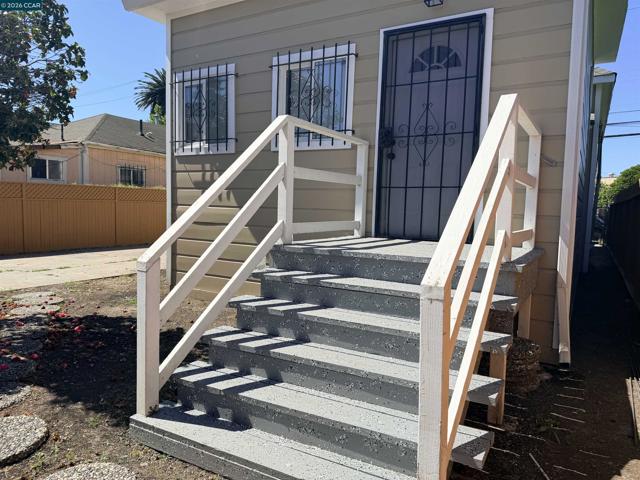 924 7Th St, Richmond CA: https://media.crmls.org/mediaz/b11749bd-f3a9-47aa-9d35-7a858b1fb892.jpg