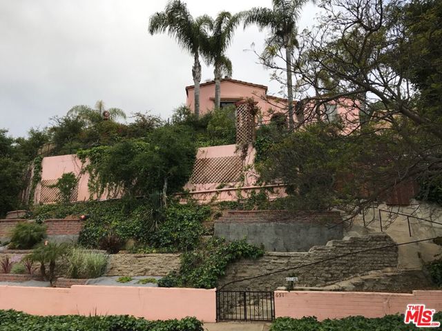 651 Erskine Drive, Pacific Palisades CA: https://media.crmls.org/mediaz/b1180f63-3a62-4089-b89c-d20155493b07.jpg