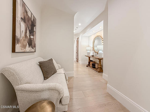 25877 Shady Oak Lane, Valencia CA: https://media.crmls.org/mediaz/b1187430-6a28-4260-9406-c74f98f5f46b.jpg