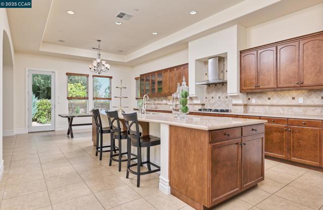 1681 Gamay Ln, Brentwood CA: https://media.crmls.org/mediaz/b11882e8-d2ae-4d76-bb8d-1a2a07096abc.jpg