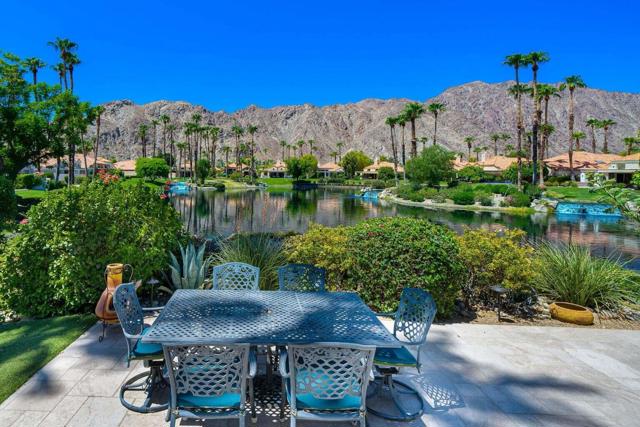 55649 Pinehurst, La Quinta CA: https://media.crmls.org/mediaz/b11885c8-3e45-4f27-85e9-c0f94159986c.jpg