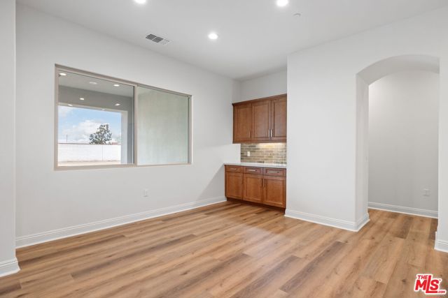 3719 Pathway Court, Bakersfield CA: https://media.crmls.org/mediaz/b118acad-4fe4-4fe9-bb50-d3b7735d3b6a.jpg