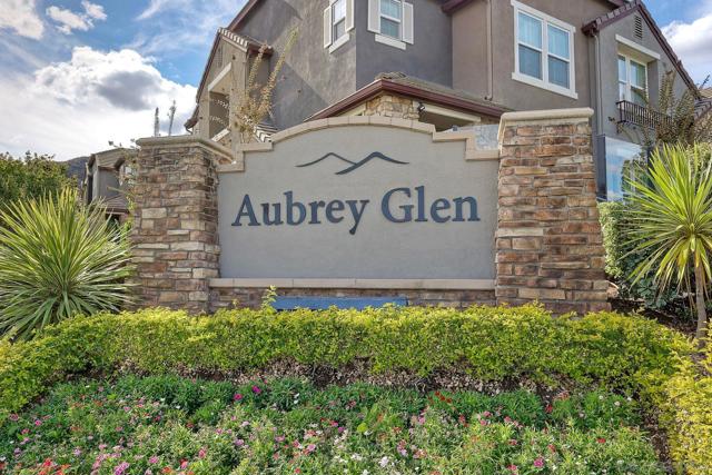 1801 Clare Ln, San Diego CA: https://media.crmls.org/mediaz/b1196c41-08f5-4479-bff5-82fc808aaae4.jpg