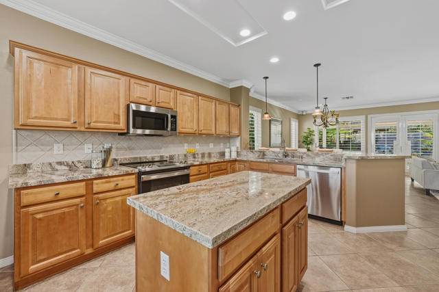 78589 Rainswept Way, Palm Desert CA: https://media.crmls.org/mediaz/b11a8a8f-897e-4841-bc3e-45ac99c6cb15.jpg