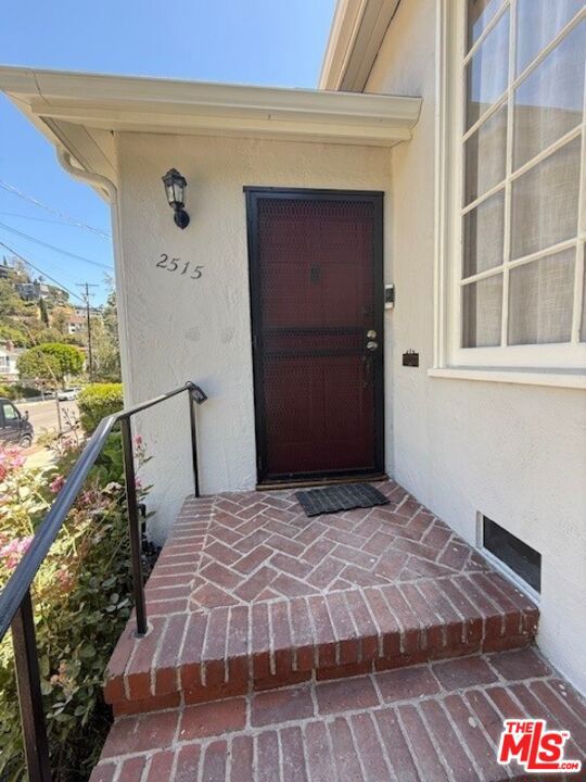 2515 Canyon Drive, Los Angeles CA: https://media.crmls.org/mediaz/b11a9c23-fab2-4690-9c8b-ecdc24019943.jpg