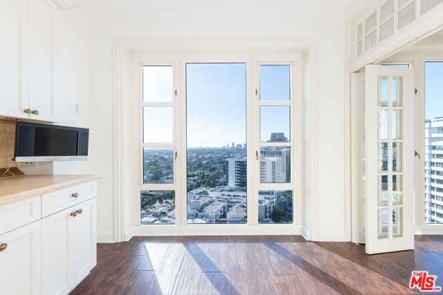 10580 Wilshire Boulevard, Los Angeles CA: https://media.crmls.org/mediaz/b11b560c-0ce0-4c66-82ce-407adbb8749c.jpg