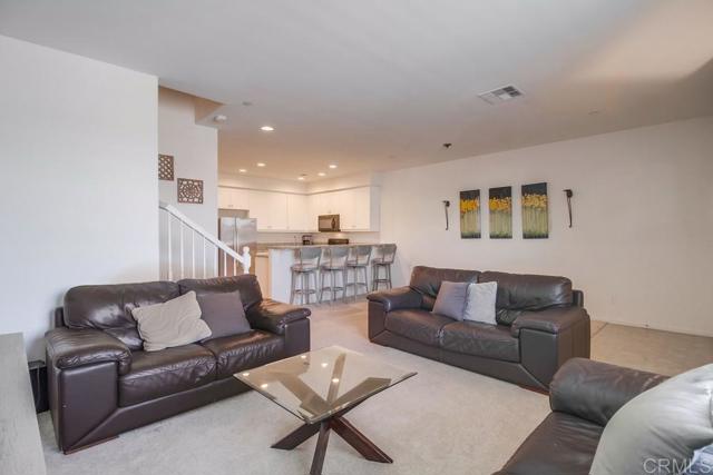 Detail Gallery Image 11 of 60 For 1330 Santa Liza #4,  Chula Vista,  CA 91913 - 4 Beds | 3/1 Baths
