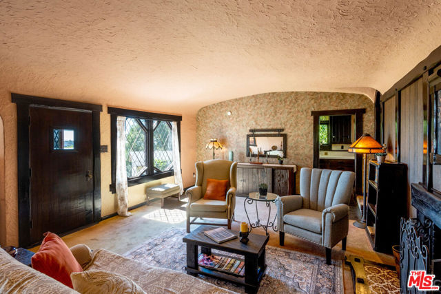 769 Bonita Drive, South Pasadena CA: https://media.crmls.org/mediaz/b11b983e-b2cc-4555-919e-ed2898913ec9.jpg