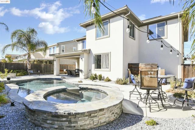 847 Dunmore St, Oakley CA: https://media.crmls.org/mediaz/b11c212e-bff2-4a76-9095-3f7f369cb227.jpg