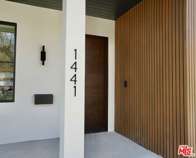1441 S Oakhurst Drive, Los Angeles CA: https://media.crmls.org/mediaz/b11c8526-e156-4999-8daf-bd09a474cfef.jpg