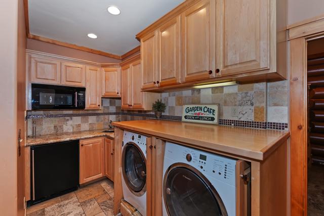 42400 Eagle Ridge, Big Bear CA: https://media.crmls.org/mediaz/b11c951c-5990-4167-b85d-155e83ffab71.jpg