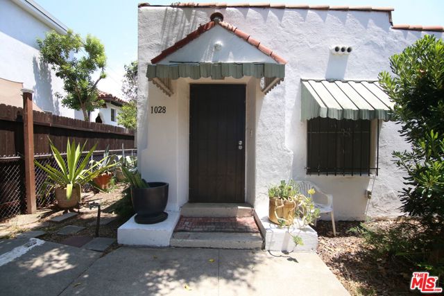 1028 N Hayworth Avenue, West Hollywood CA: https://media.crmls.org/mediaz/b11d0bc3-d6c7-449a-b87b-4ef87f5bb748.jpg